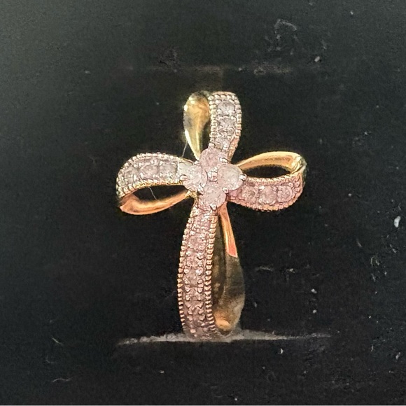 Elegant Gold and Silver Bow Ring - Picture 2 of 8